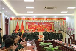 Trung tướng Nguyễn Hồng Thái thăm, tặng quà chúc tết tại Lạng Sơn